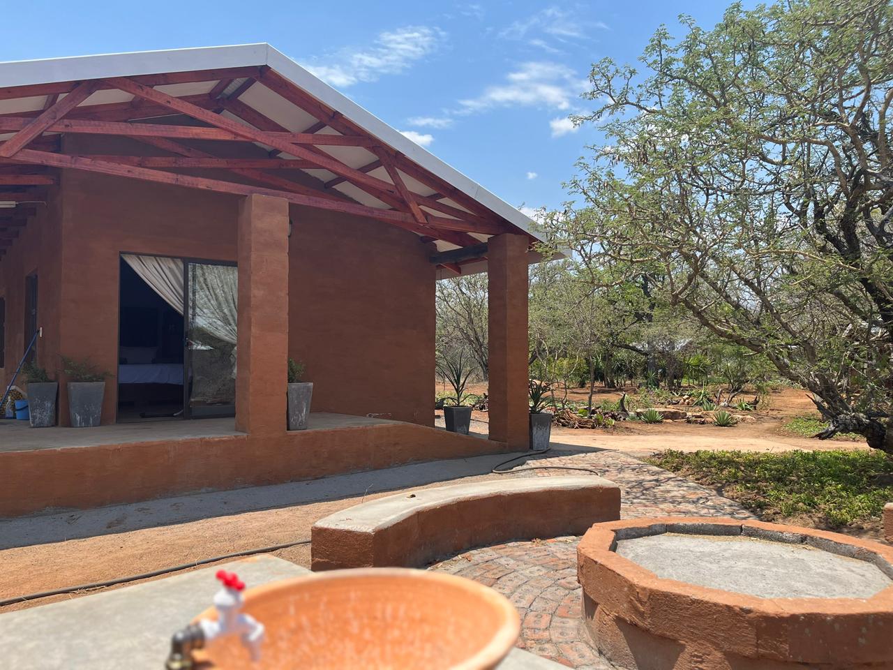 Family Unit Exterior - Self-catering accommodation with parking in Musina